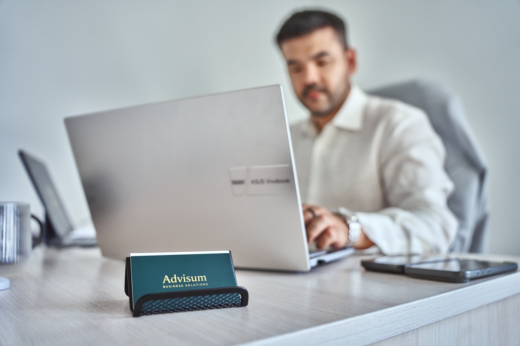 Специалист Advisum за работой